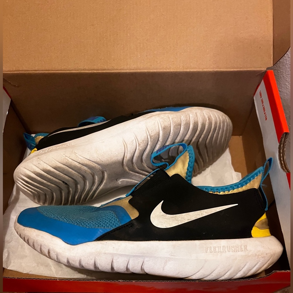Nike flex runner shoes